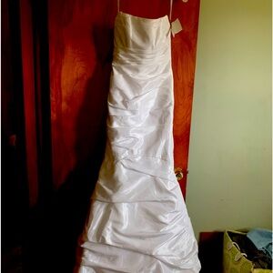 Size 6 wedding dress never worn. Tags on. Comes with veil